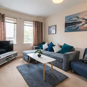 Lambley Court - Light, Open And Inviting Apartment