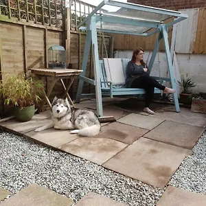The Garden Room, Pets, Fridge Tv Chester
